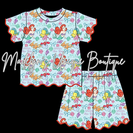Girls scalloped short set